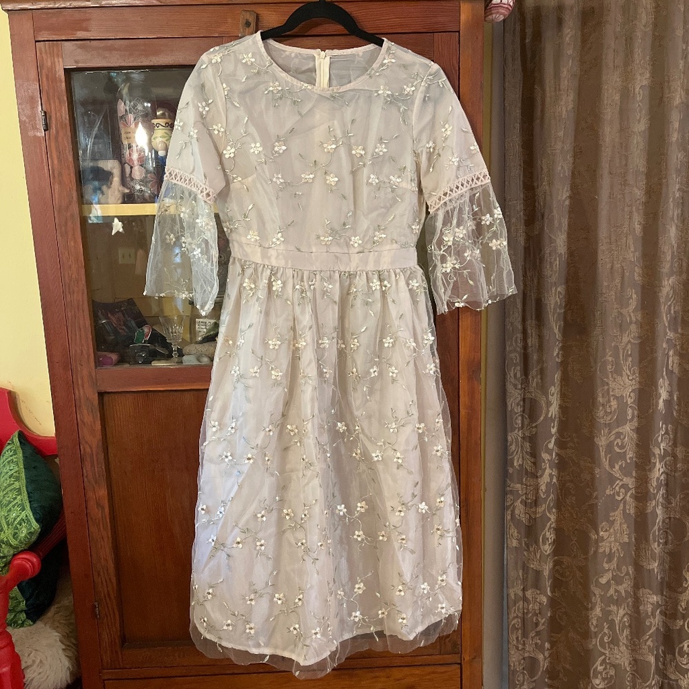 Tea Party or Wedding Party, this is the perfect dress!